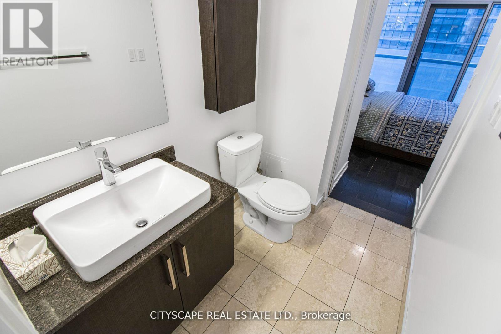 3910 - 12 York Street, Toronto, ON - Indoor Photo Showing Bathroom