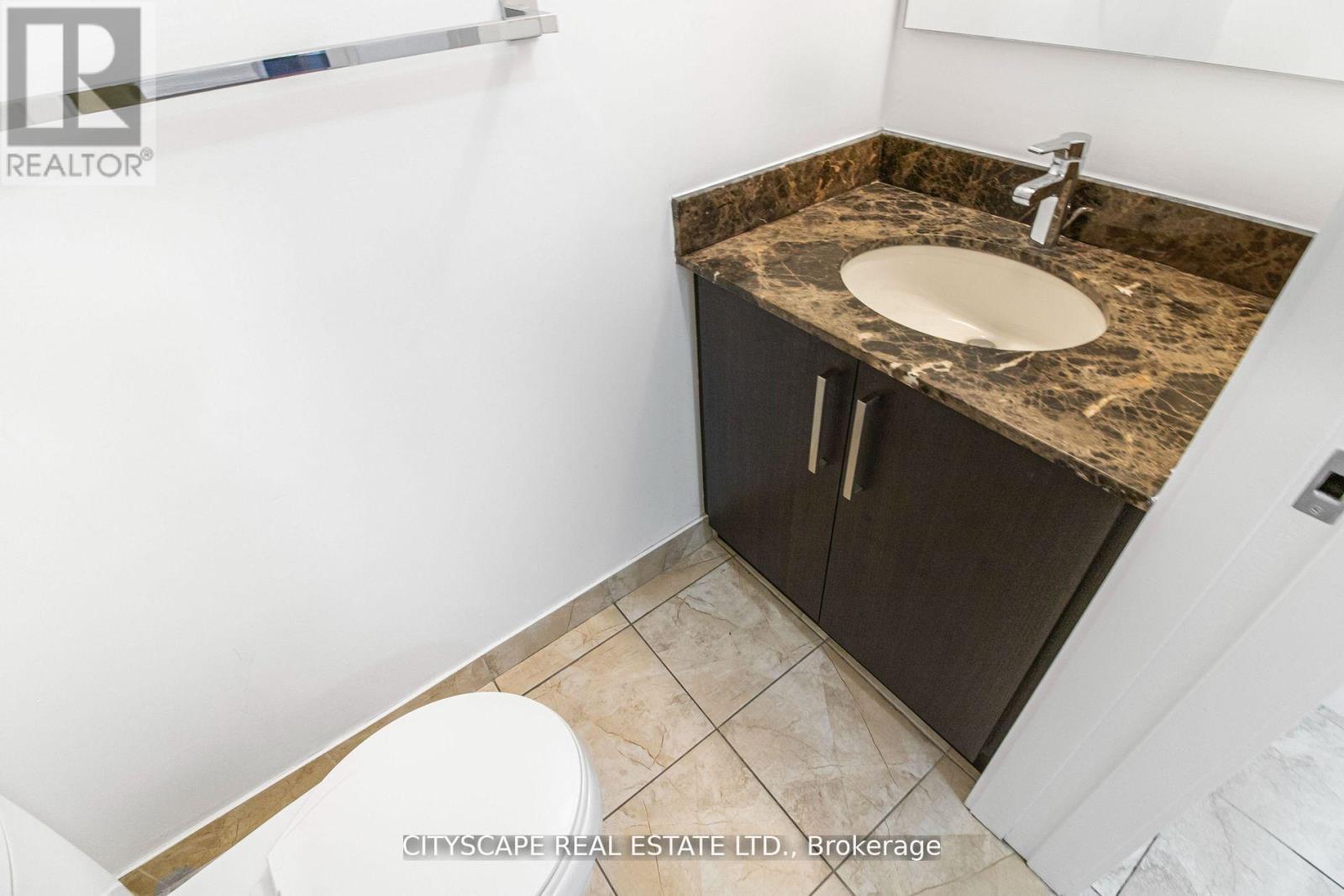 3910 - 12 York Street, Toronto, ON - Indoor Photo Showing Bathroom