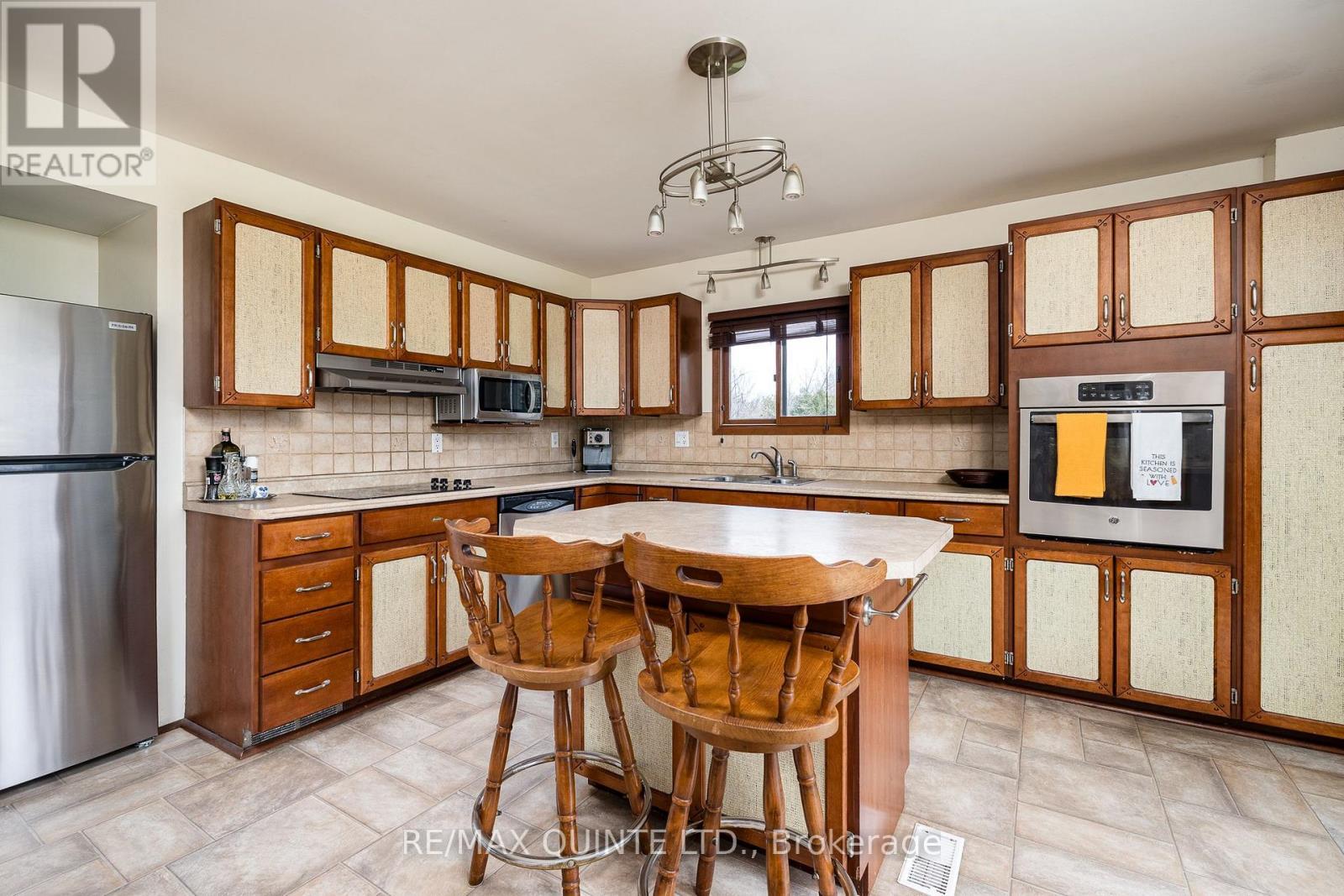 252 Maines Road, Tweed (Hungerford (Twp)), ON - Indoor Photo Showing Kitchen