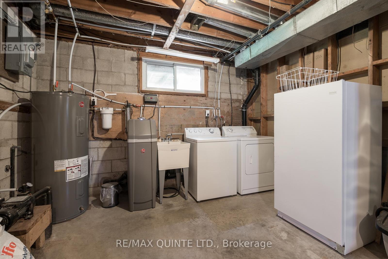 252 Maines Road, Tweed (Hungerford (Twp)), ON - Indoor Photo Showing Laundry Room