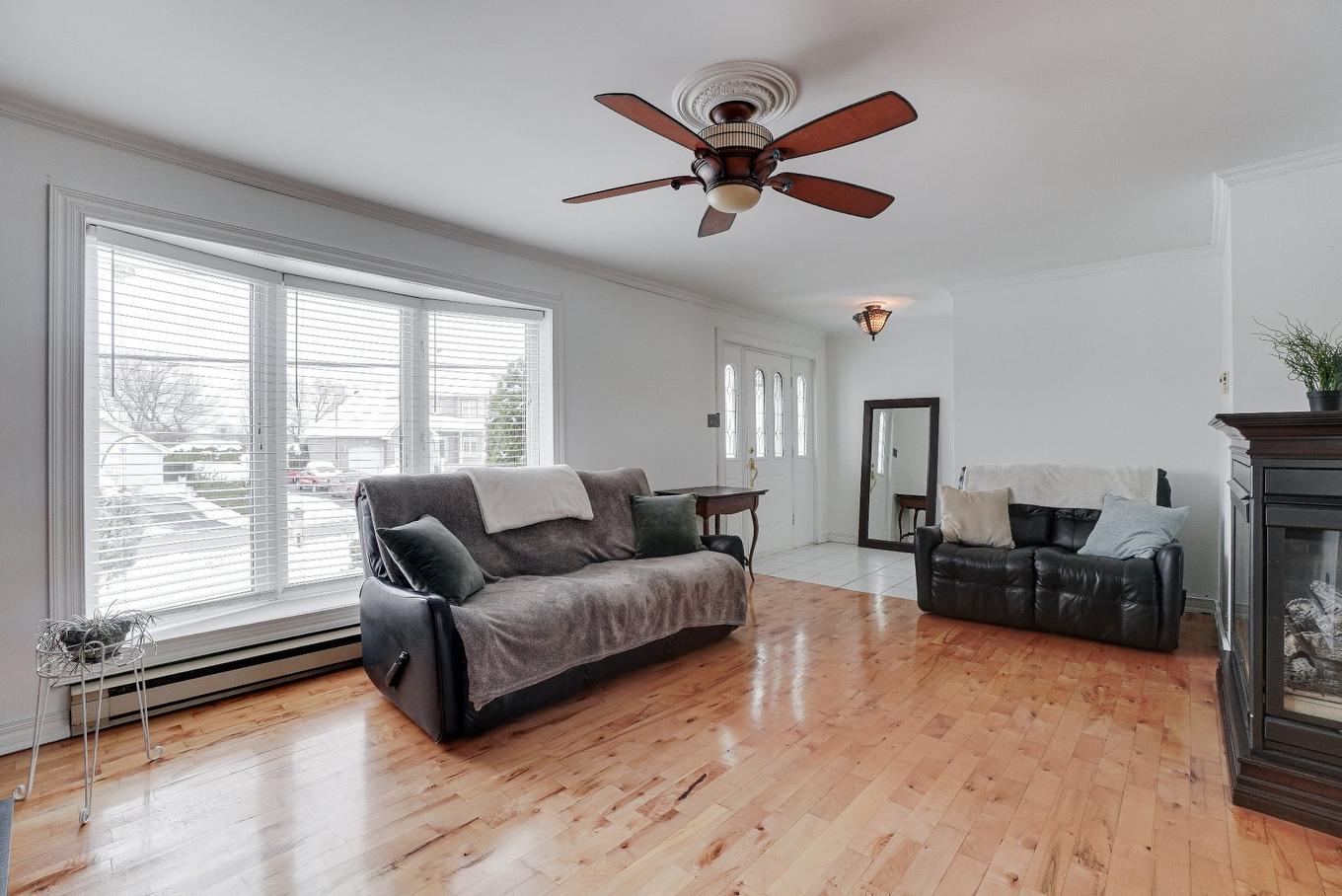 Salon - 7020 Ch. Forest, Terrebonne (La Plaine), QC - Indoor Photo Showing Living Room With Fireplace