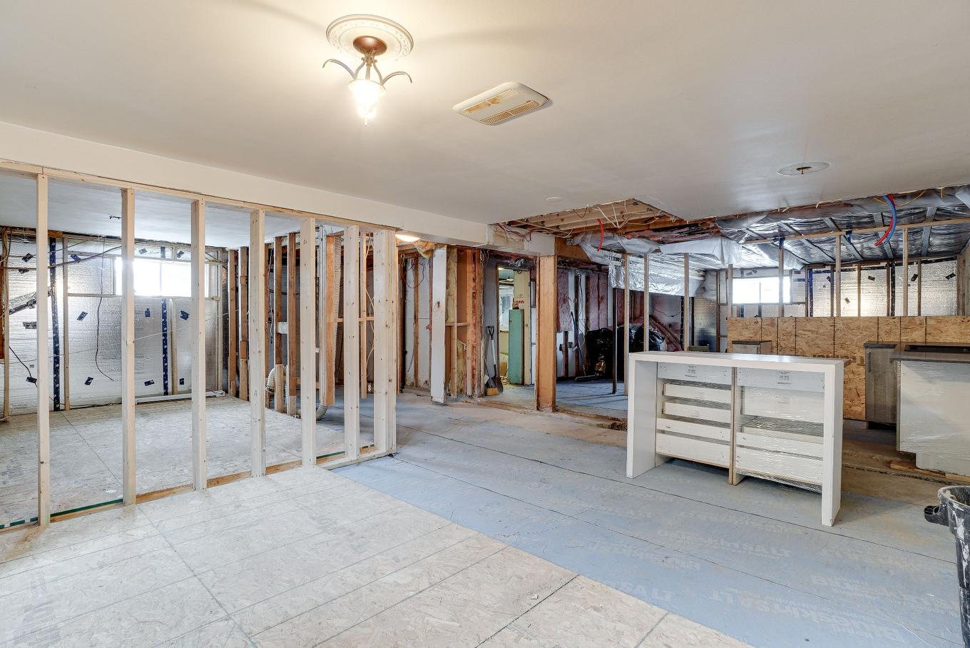 Salle familiale - 7020 Ch. Forest, Terrebonne (La Plaine), QC - Indoor