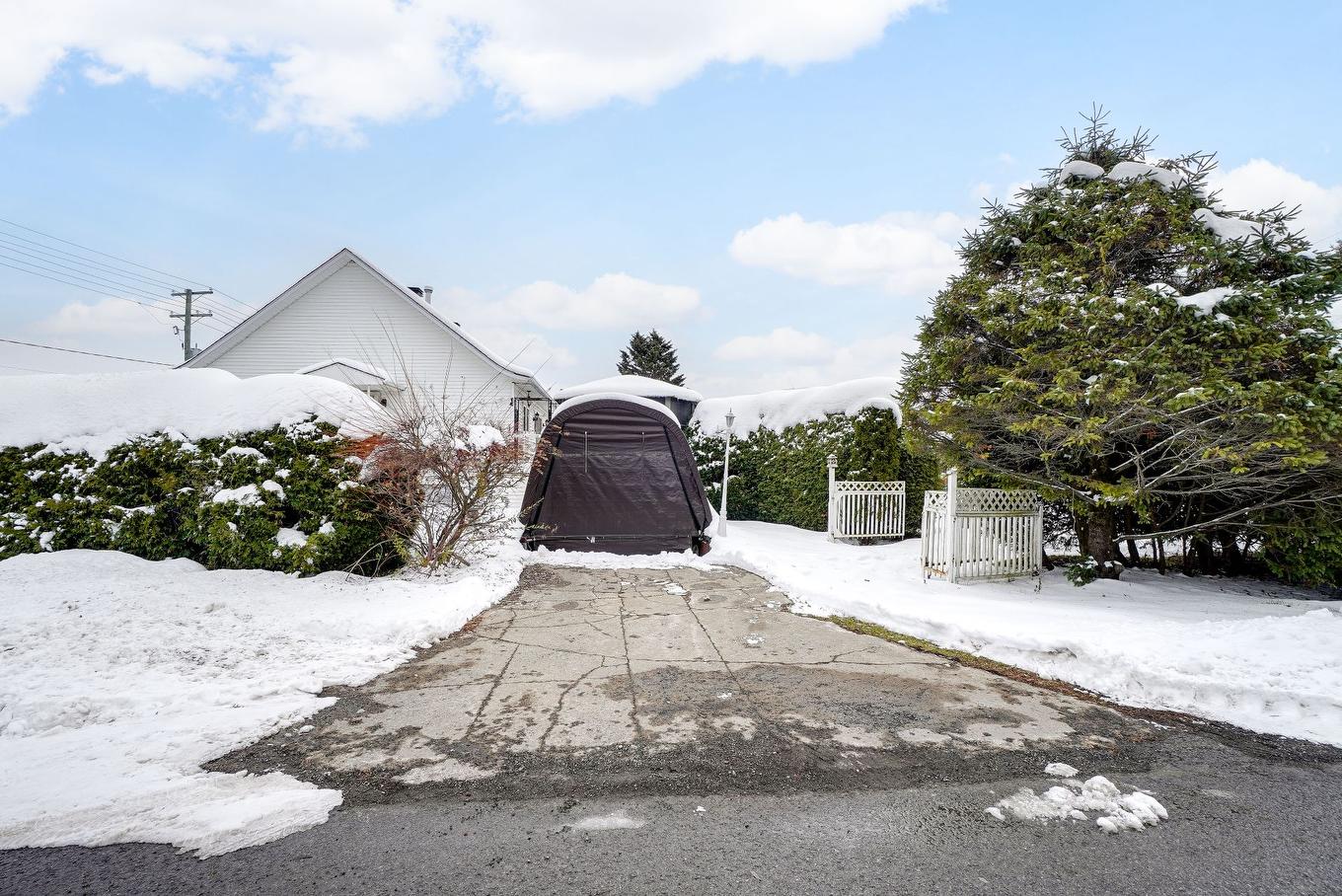 Stationnement - 7020 Ch. Forest, Terrebonne (La Plaine), QC - Outdoor