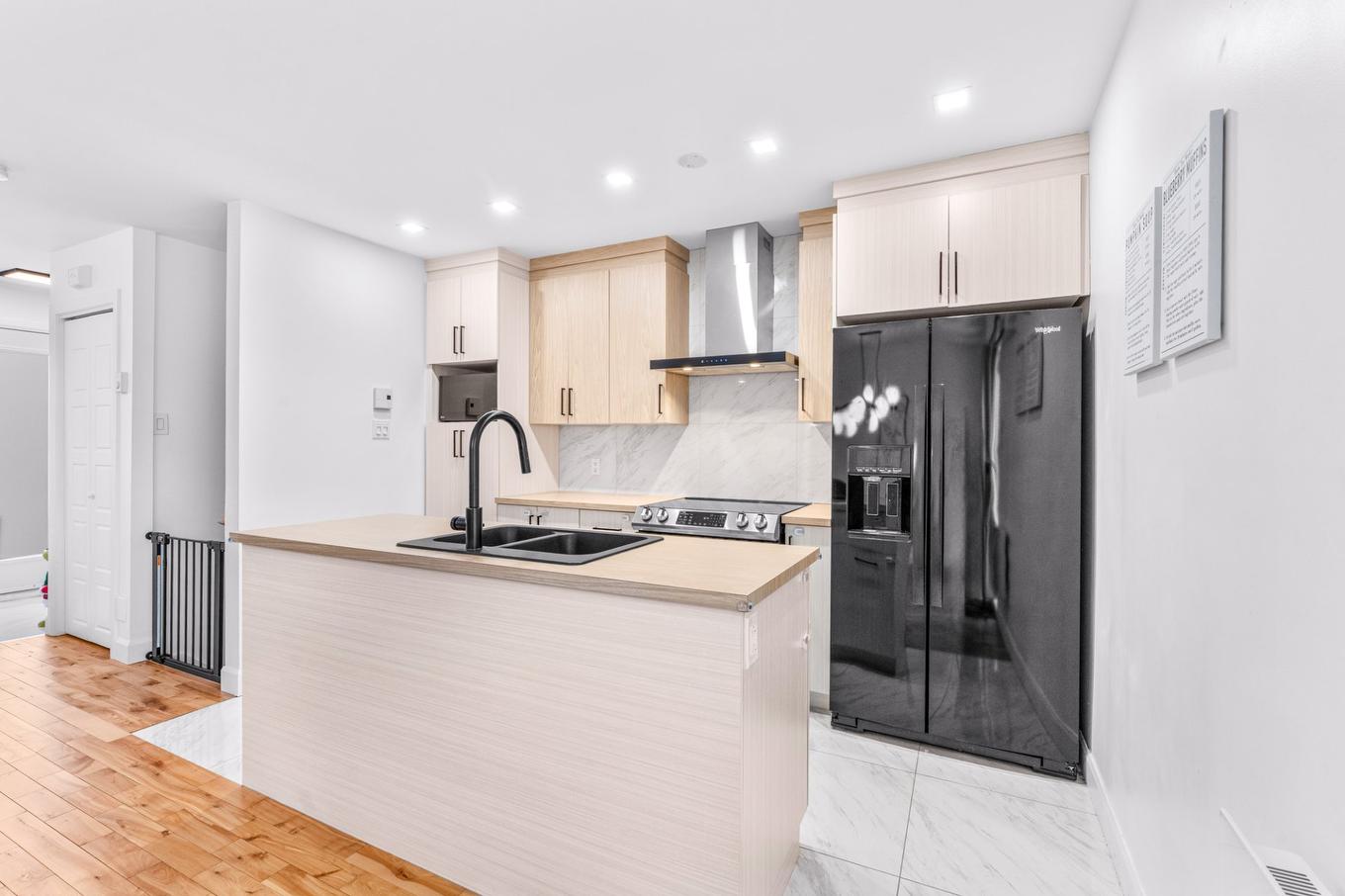 Cuisine - 8512 Rue Bonamour, Laval (Auteuil), QC - Indoor Photo Showing Kitchen With Double Sink