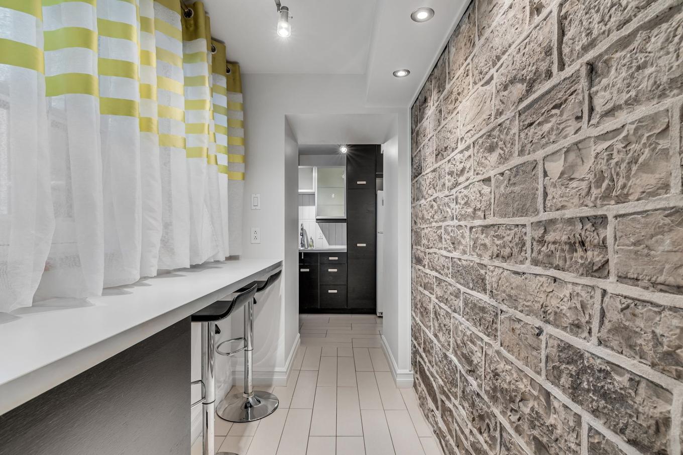 Coin-repas - 12-370 Ch. Ste-Foy, Québec (La Cité-Limoilou), QC - Indoor