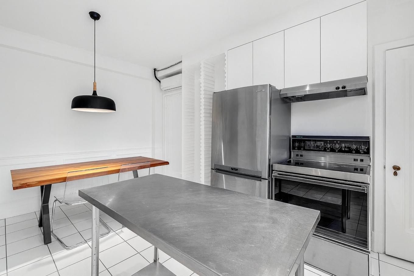 Kitchen - C72-3940 Ch. De La Côte-Des-Neiges, Montréal (Ville-Marie), QC - Indoor Photo Showing Kitchen