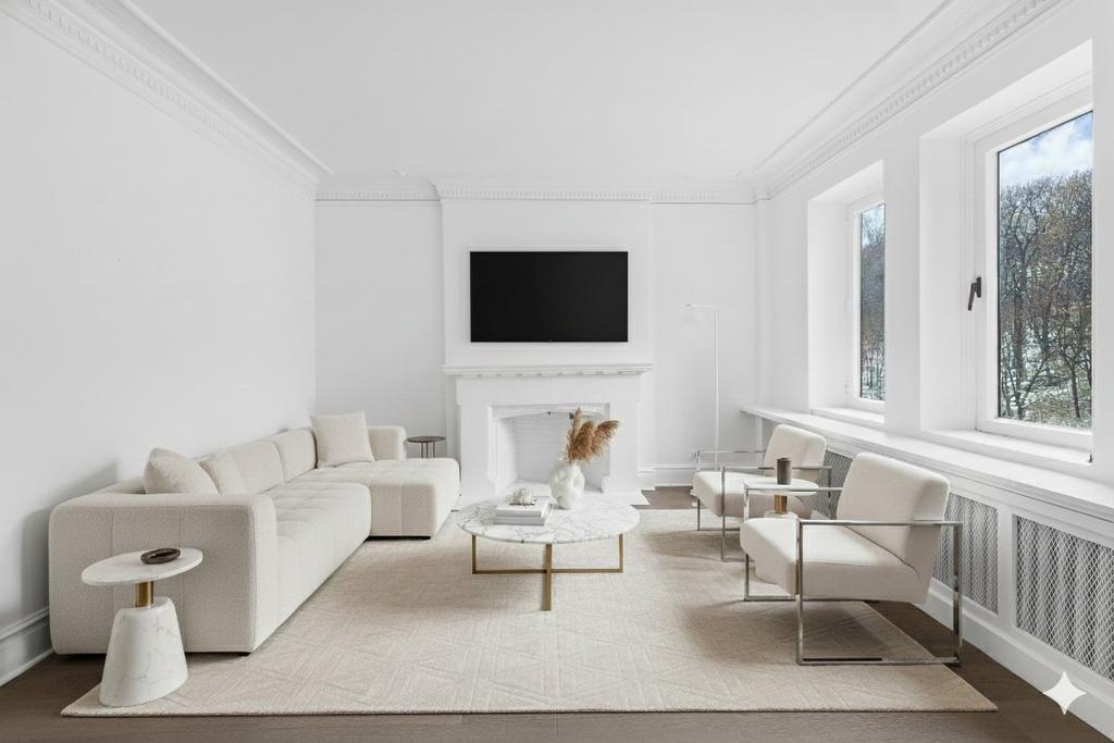 Living room - C72-3940 Ch. De La Côte-Des-Neiges, Montréal (Ville-Marie), QC - Indoor With Fireplace