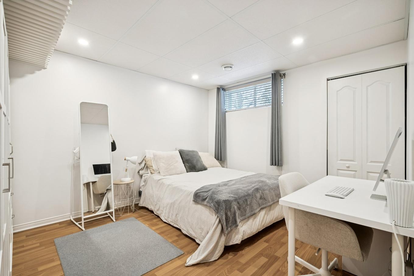 Bedroom - 35 Rue De Ségovie, Candiac, QC - Indoor Photo Showing Bedroom