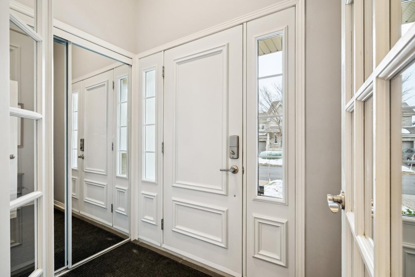 Hall - 35 Rue De Ségovie, Candiac, QC - Indoor Photo Showing Other Room