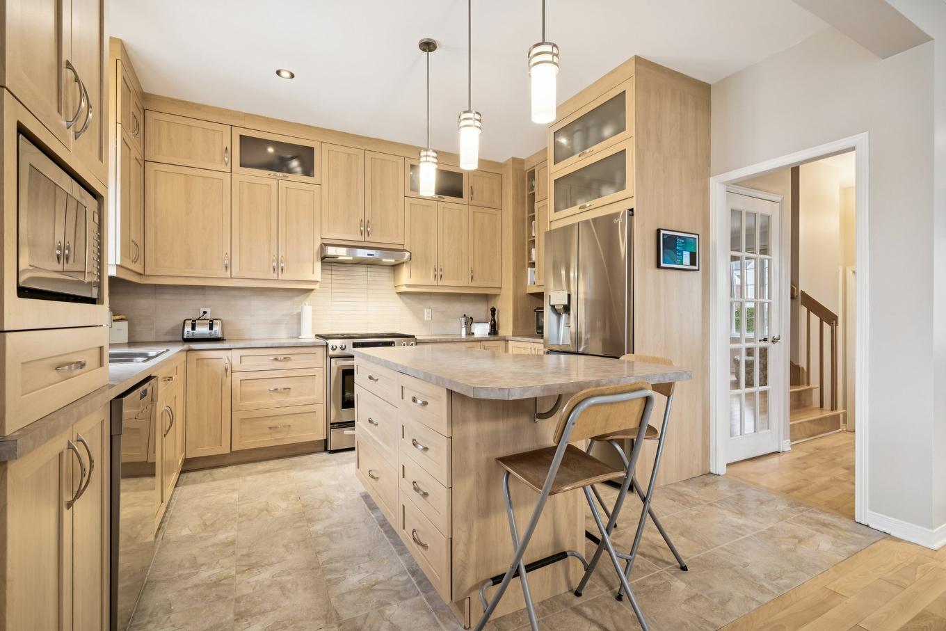 Kitchen - 35 Rue De Ségovie, Candiac, QC - Indoor Photo Showing Kitchen With Upgraded Kitchen