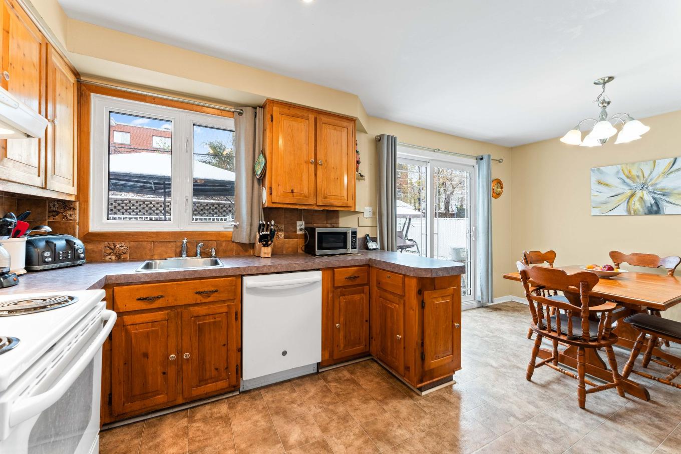 Cuisine - 615 Rue Piché, Terrebonne (Terrebonne), QC - Indoor Photo Showing Other Room