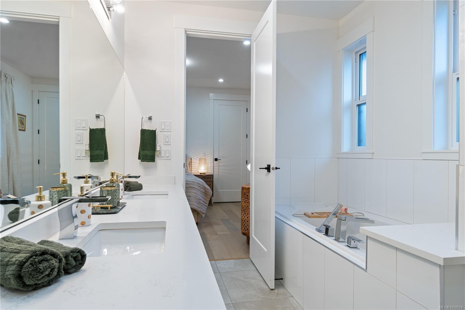 682 Briarwood Dr, Parksville, BC