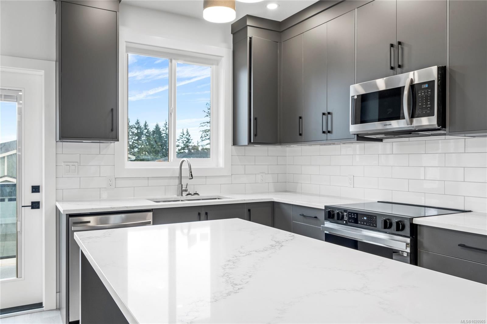 631 Eighth St, Nanaimo, BC