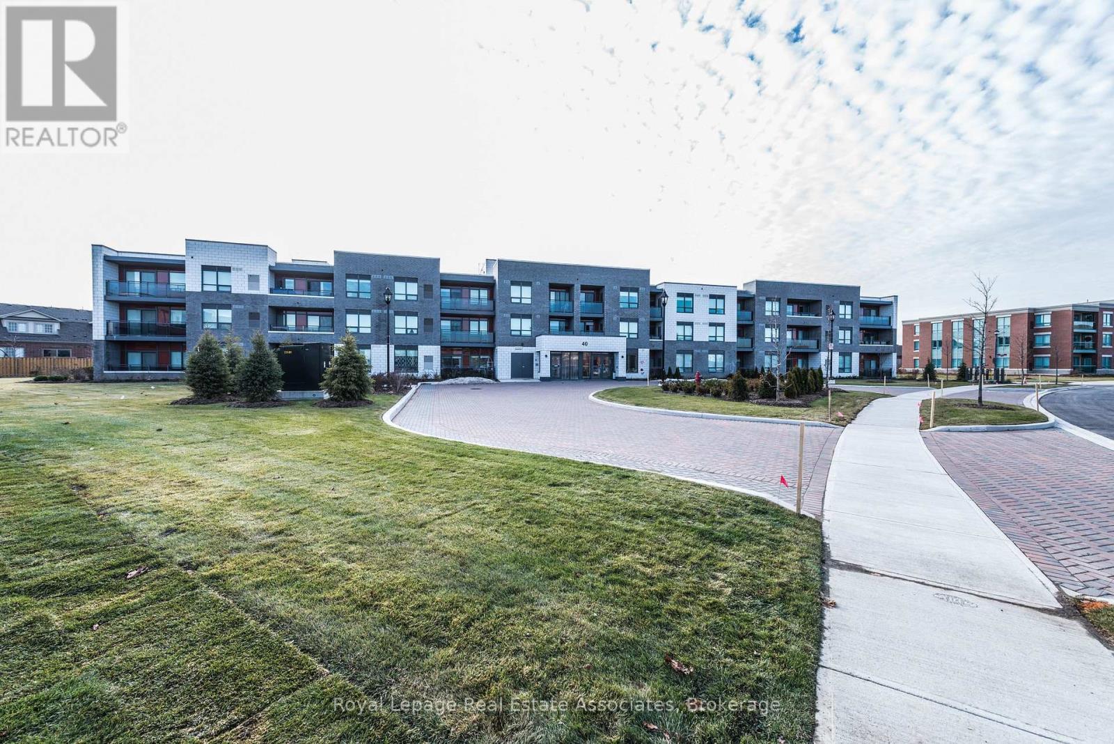 304 - 40 Via Rosedale Way, Brampton, ON - Outdoor With Balcony With Facade