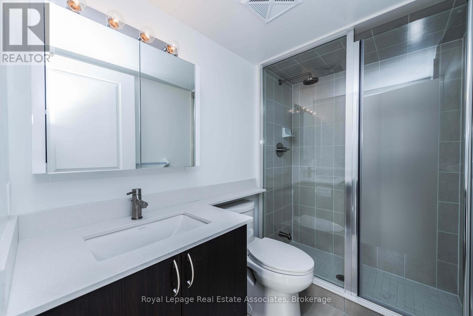 304 - 40 Via Rosedale Way, Brampton, ON - Indoor Photo Showing Bathroom