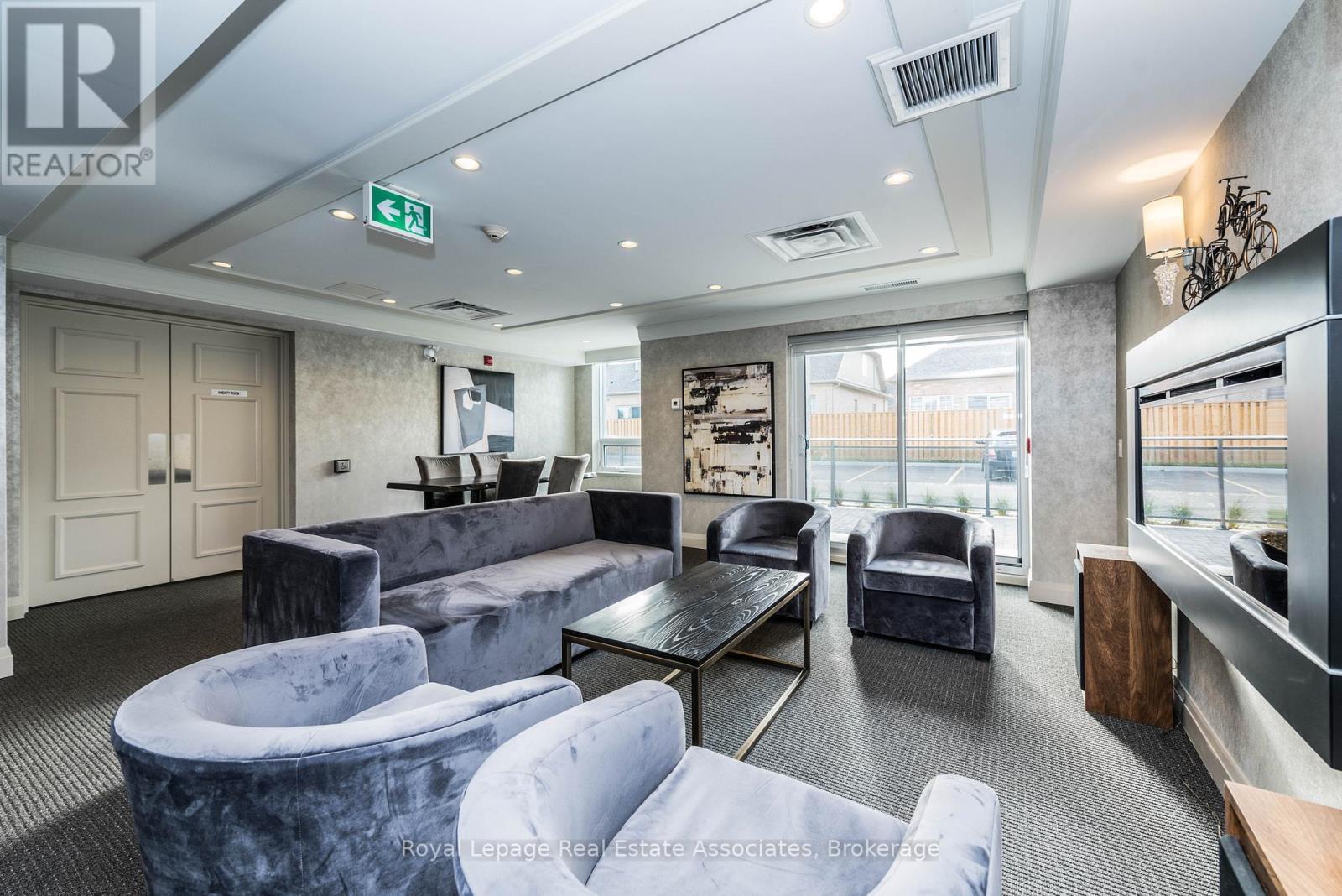 304 - 40 Via Rosedale Way, Brampton, ON - Indoor Photo Showing Living Room