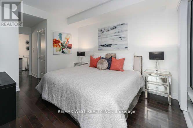 4002 - 8 The Esplanade, Toronto, ON - Indoor Photo Showing Bedroom