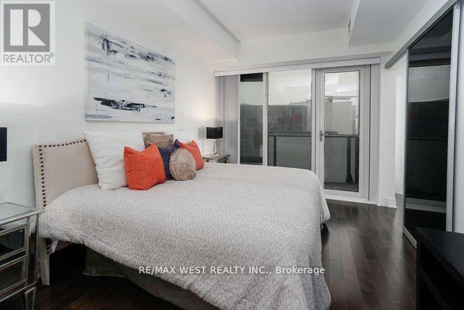 4002 - 8 The Esplanade, Toronto, ON - Indoor Photo Showing Bedroom