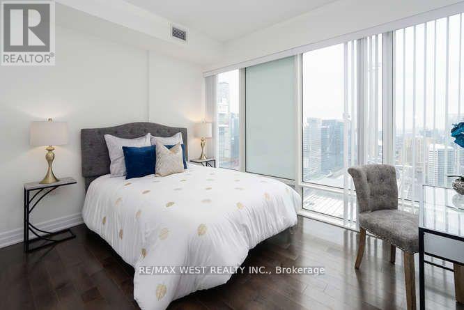 4002 - 8 The Esplanade, Toronto, ON - Indoor Photo Showing Bedroom