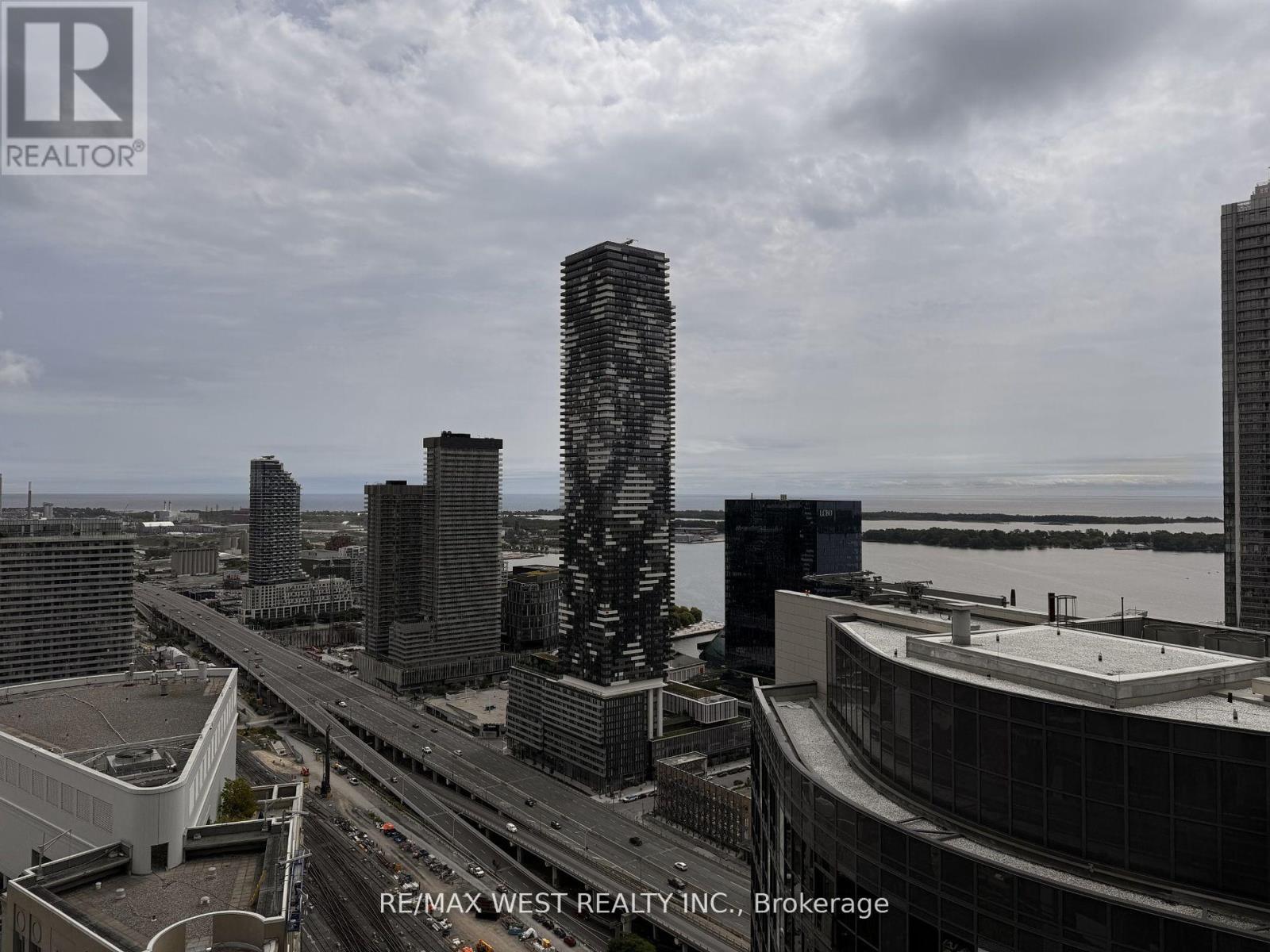 4002 - 8 The Esplanade, Toronto, ON - Outdoor With View