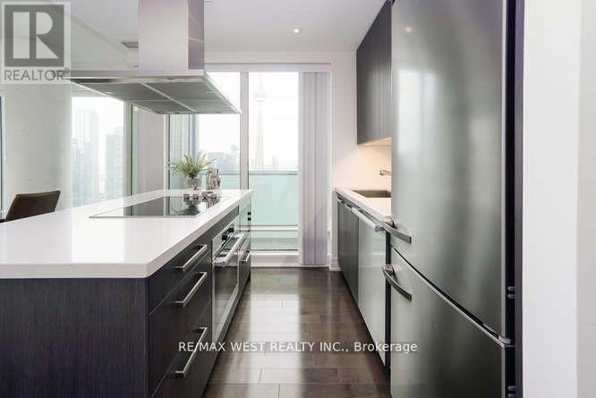 4002 - 8 The Esplanade, Toronto, ON - Indoor Photo Showing Kitchen With Upgraded Kitchen