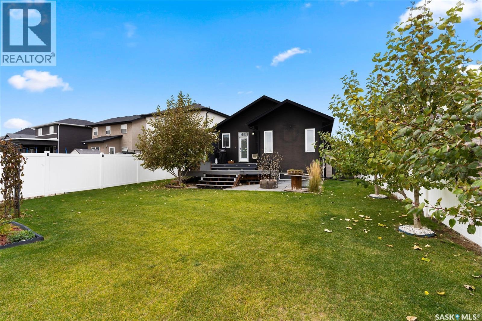 5061 Snowbirds Crescent, Regina, SK - Outdoor