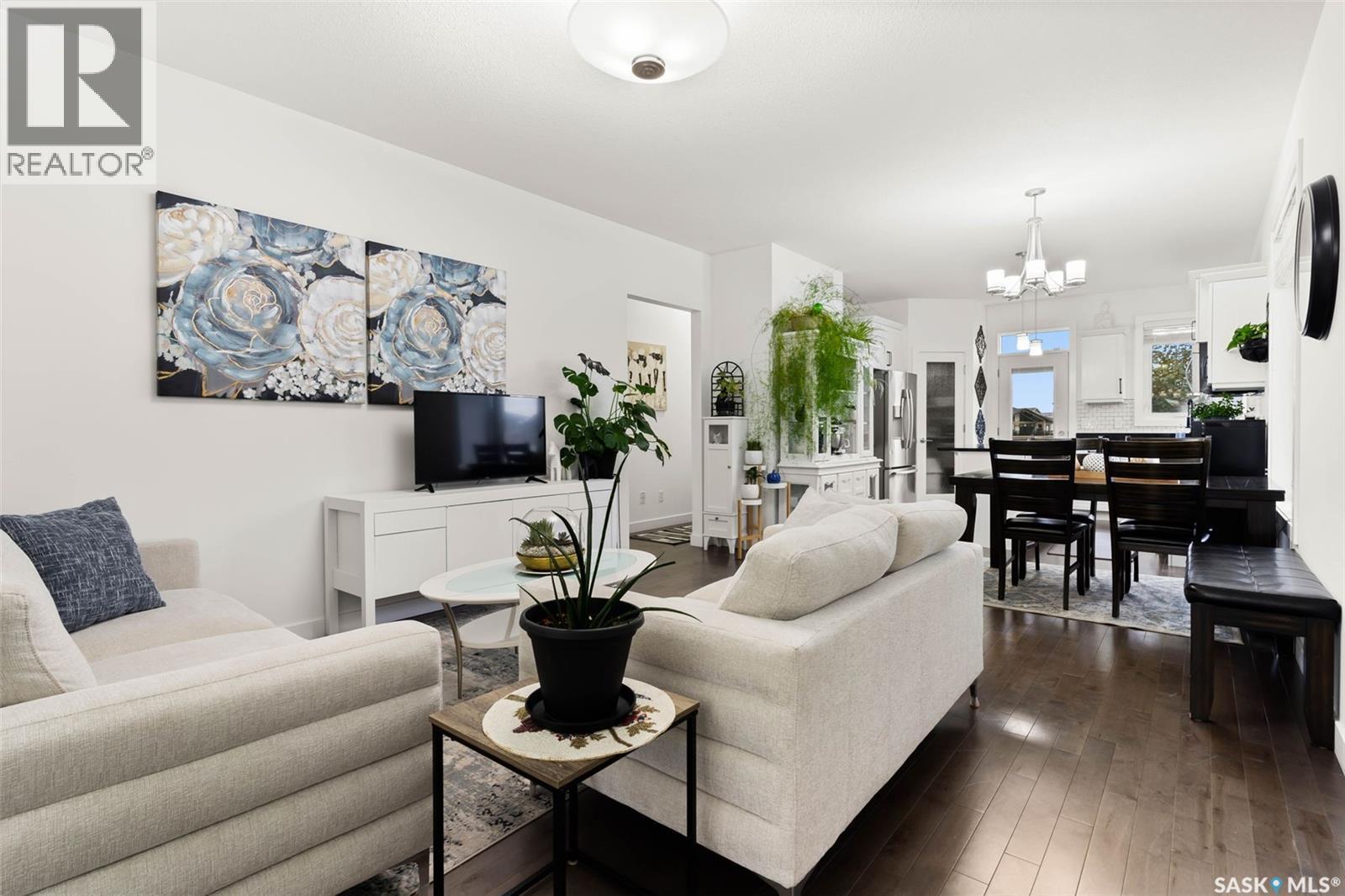 5061 Snowbirds Crescent, Regina, SK - Indoor Photo Showing Living Room