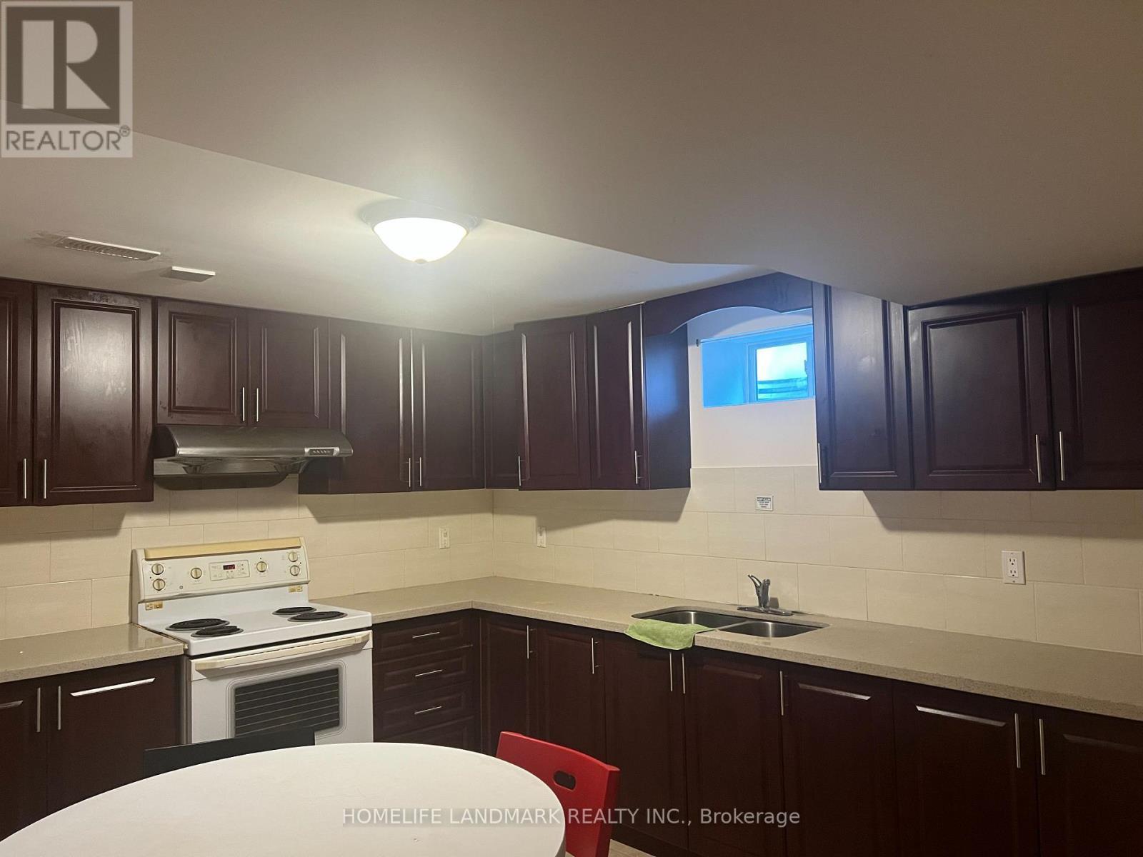 32 Jordana Drive, Markham, ON - Indoor Photo Showing Kitchen With Double Sink