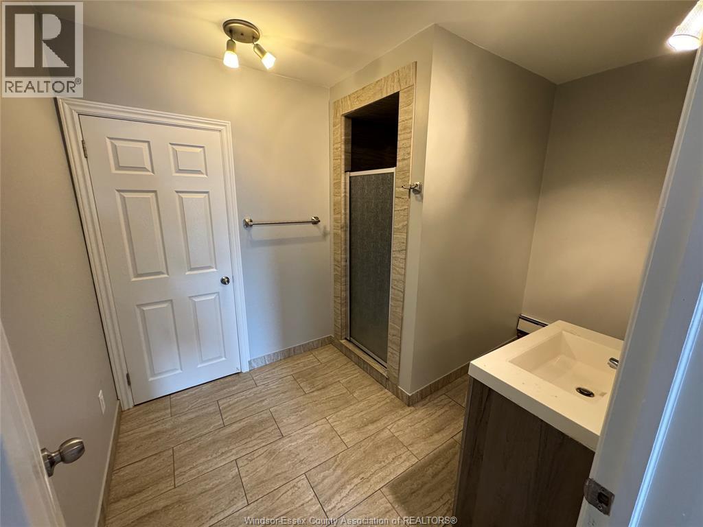 4675 Tecumseh Road East Unit# 3, Windsor, ON - Indoor Photo Showing Bathroom