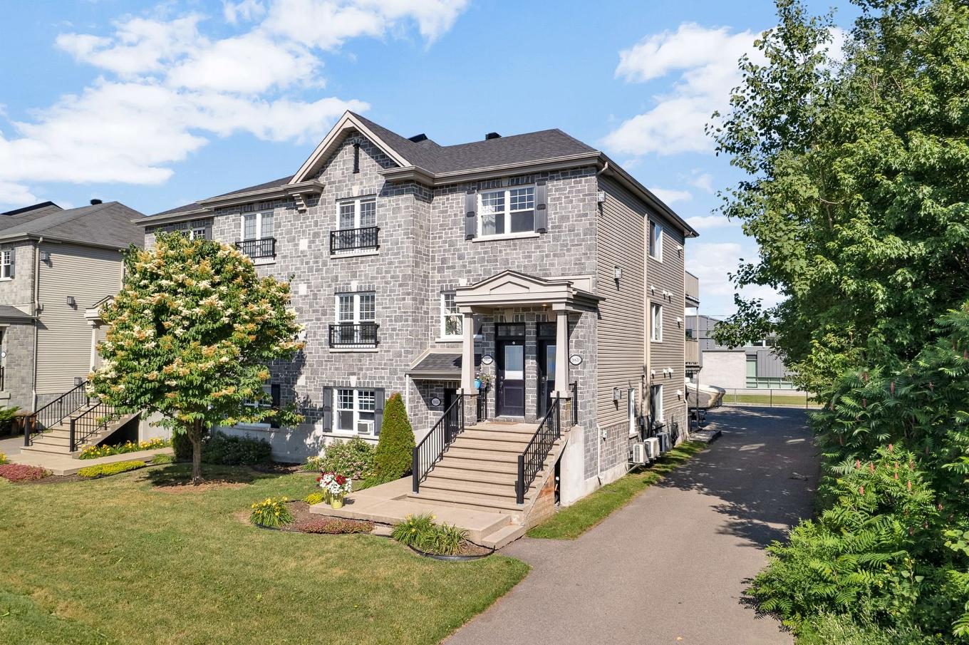 Façade - 18857 Rue Hubert-Aquin, Mirabel, QC - Outdoor With Facade