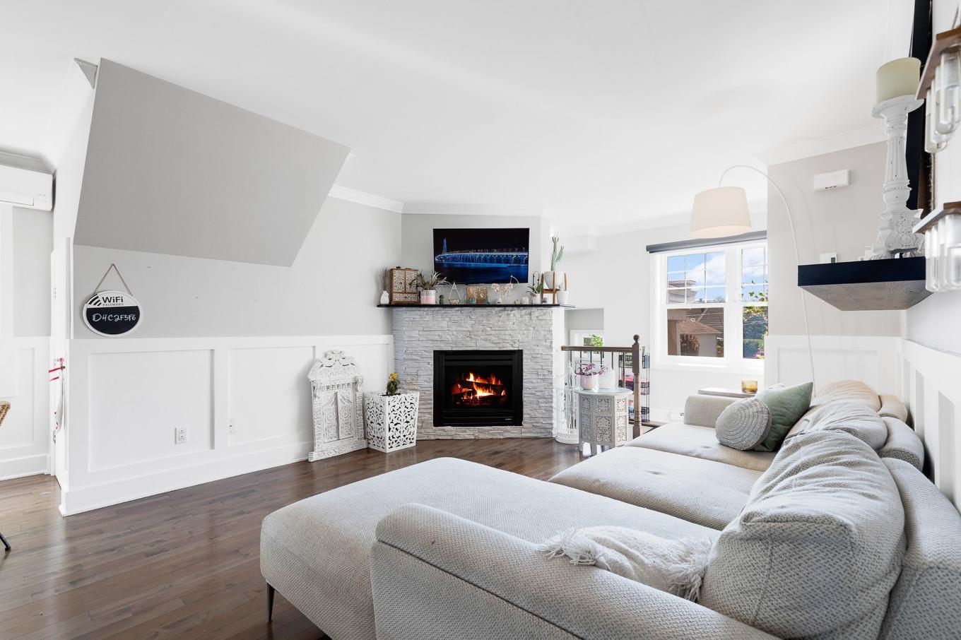 Salon - 18857 Rue Hubert-Aquin, Mirabel, QC - Indoor Photo Showing Living Room With Fireplace