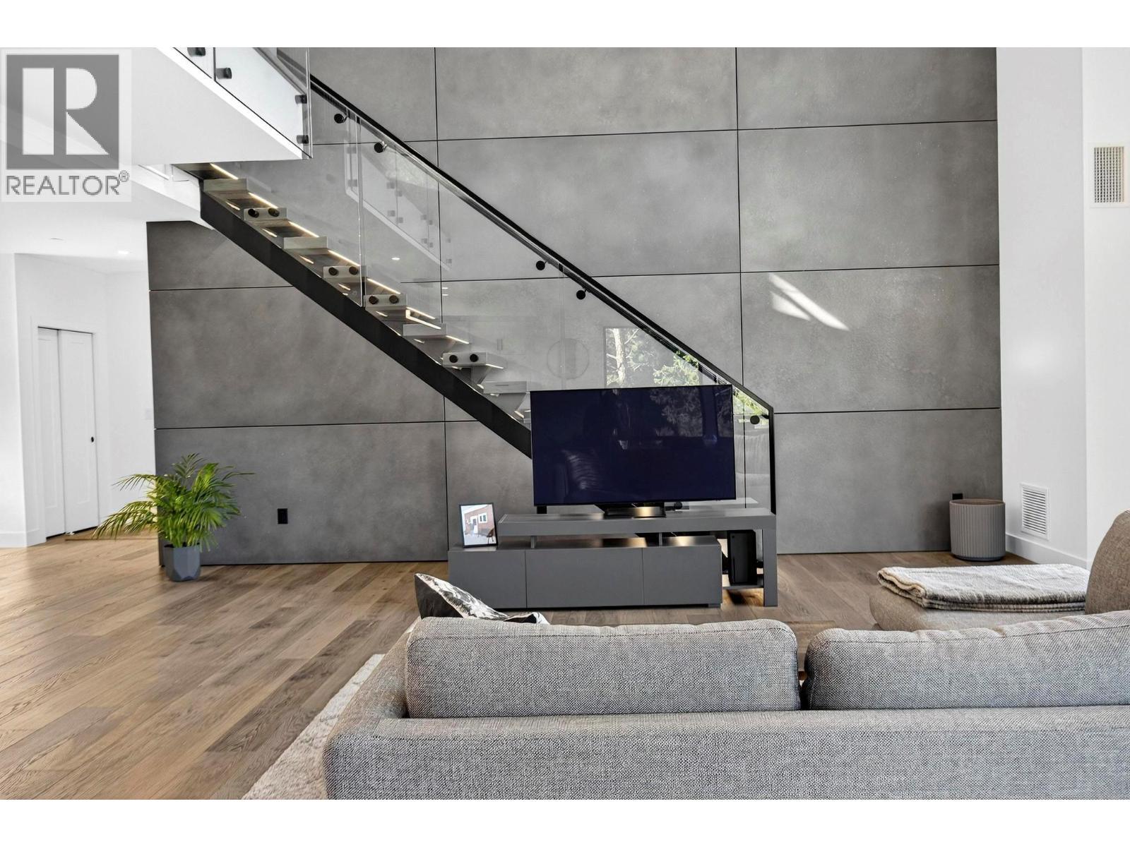 3434 Mckinley Beach Drive Unit# 408, Kelowna, BC - Indoor