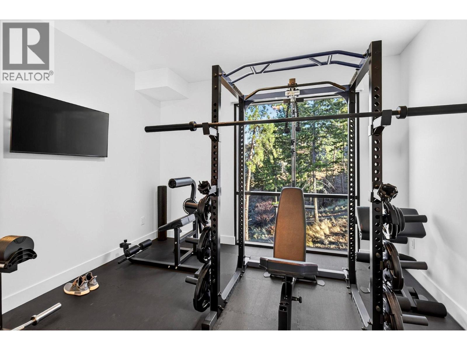 3434 Mckinley Beach Drive Unit# 408, Kelowna, BC - Indoor Photo Showing Gym Room