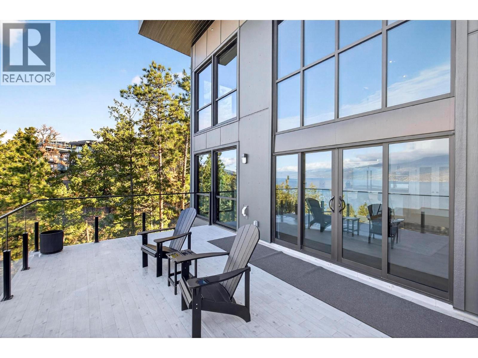 3434 Mckinley Beach Drive Unit# 408, Kelowna, BC - With Exterior