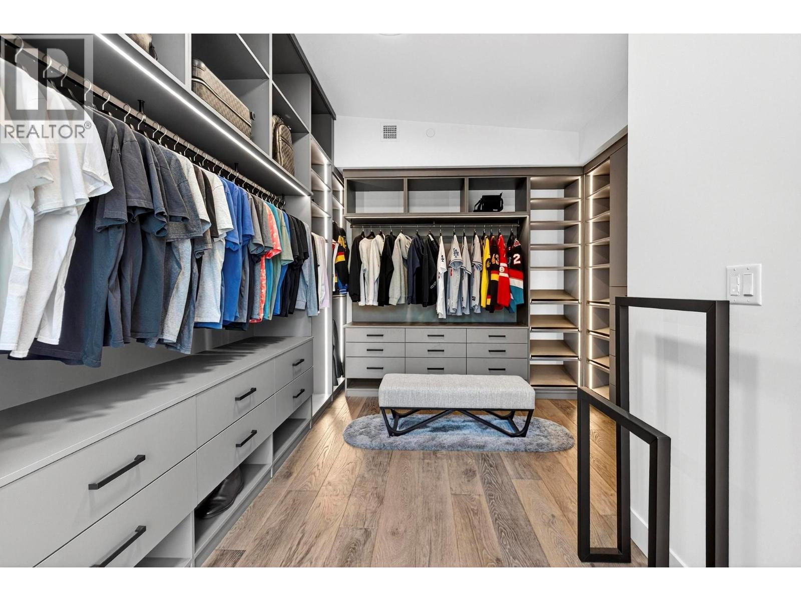 3434 Mckinley Beach Drive Unit# 408, Kelowna, BC - Indoor With Storage