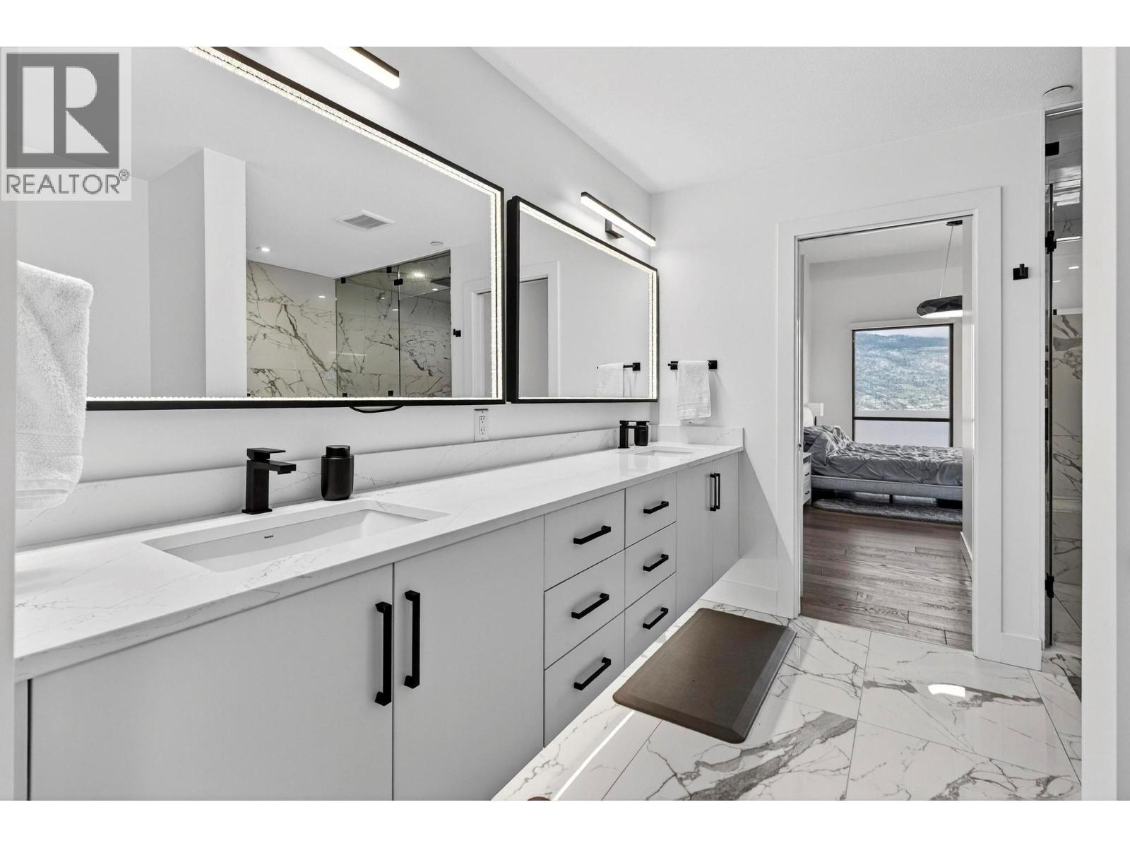 3434 Mckinley Beach Drive Unit# 408, Kelowna, BC - Indoor Photo Showing Bathroom