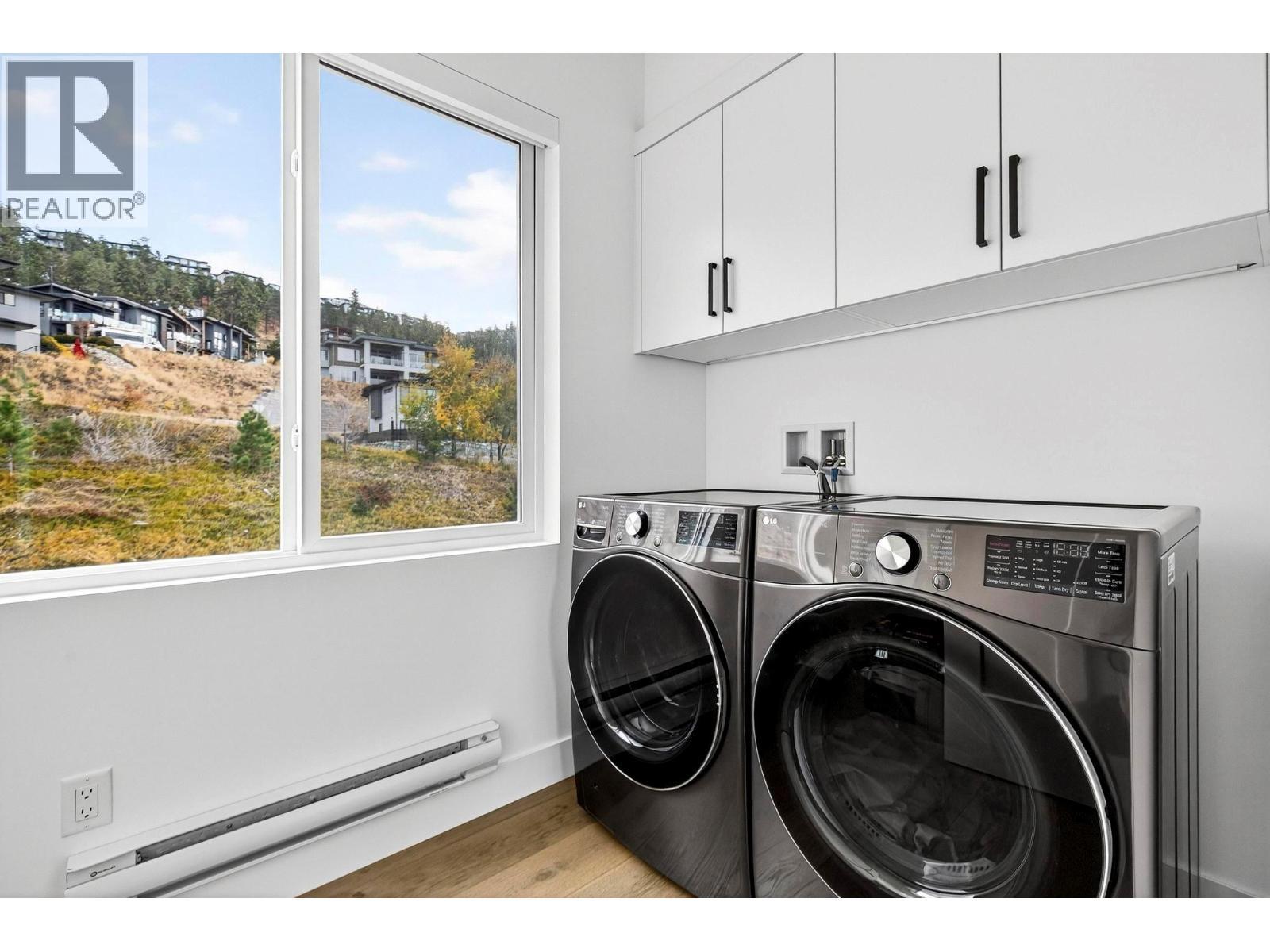 3434 Mckinley Beach Drive Unit# 408, Kelowna, BC - Indoor Photo Showing Laundry Room