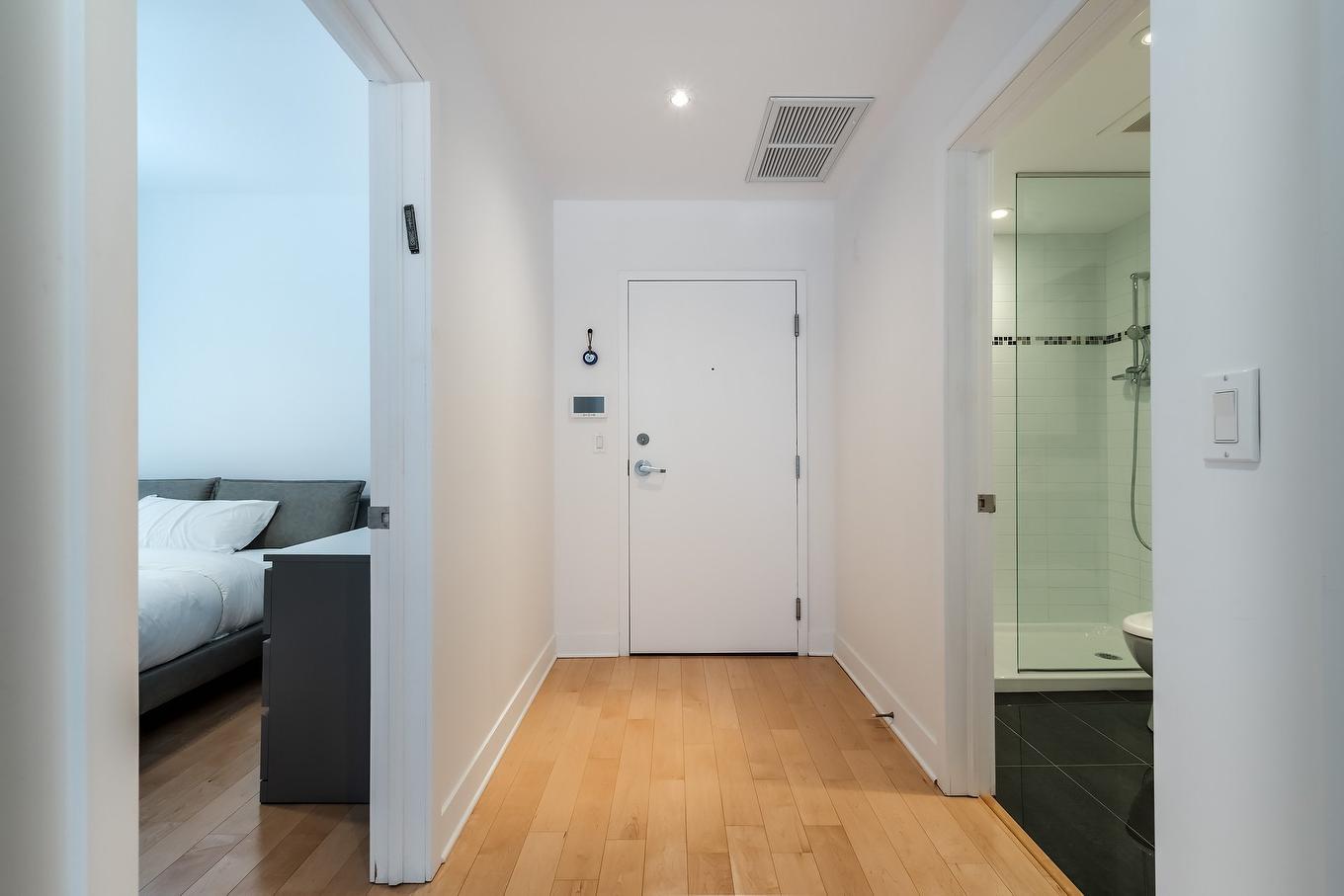 Hall d'entrée/Vestibule - 211-7317 Av. Victoria, Montréal (Côte-Des-Neiges/Notre-Dame-De-Grâce), QC - Indoor Photo Showing Other Room