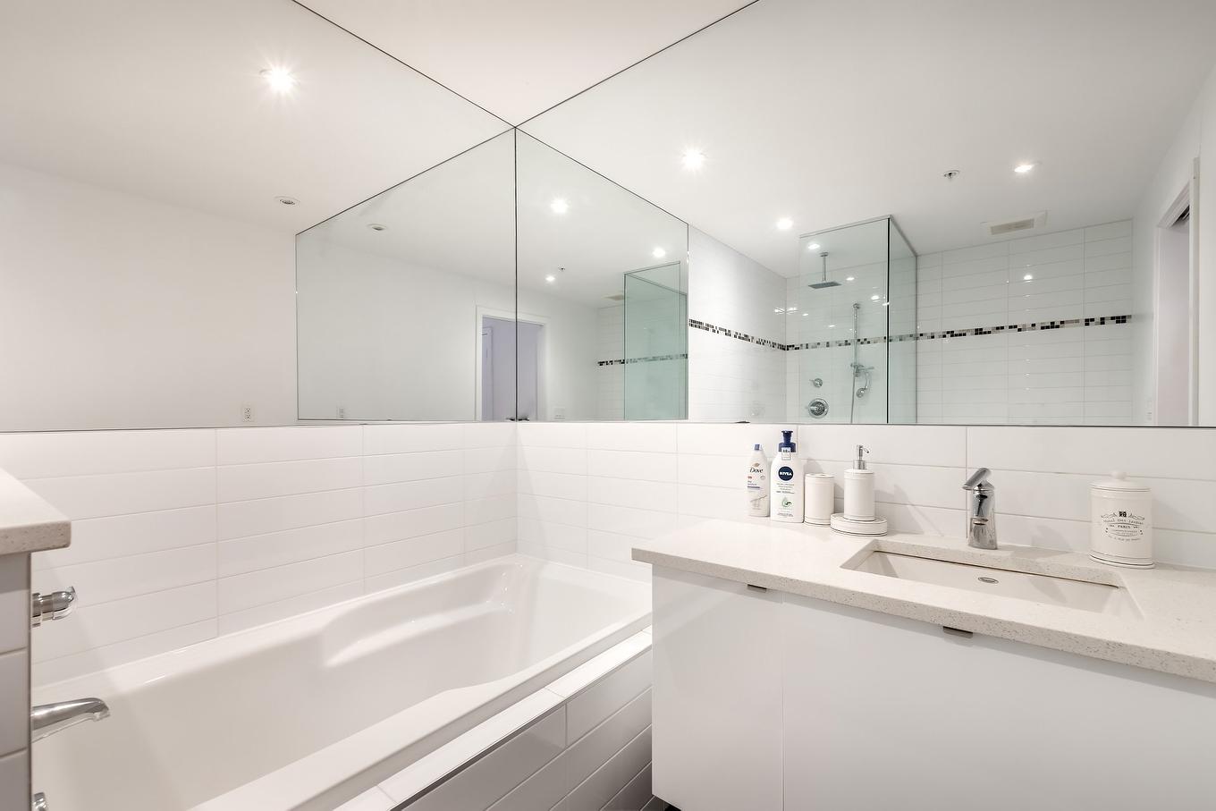 Salle de bains attenante à la CCP - 211-7317 Av. Victoria, Montréal (Côte-Des-Neiges/Notre-Dame-De-Grâce), QC - Indoor Photo Showing Bathroom