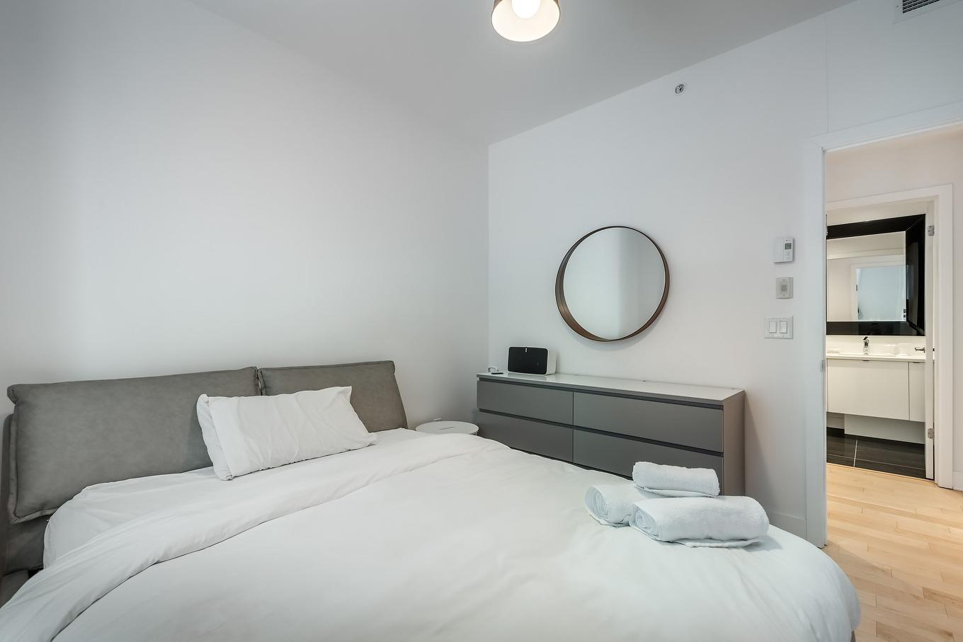 Chambre à coucher - 211-7317 Av. Victoria, Montréal (Côte-Des-Neiges/Notre-Dame-De-Grâce), QC - Indoor Photo Showing Bedroom