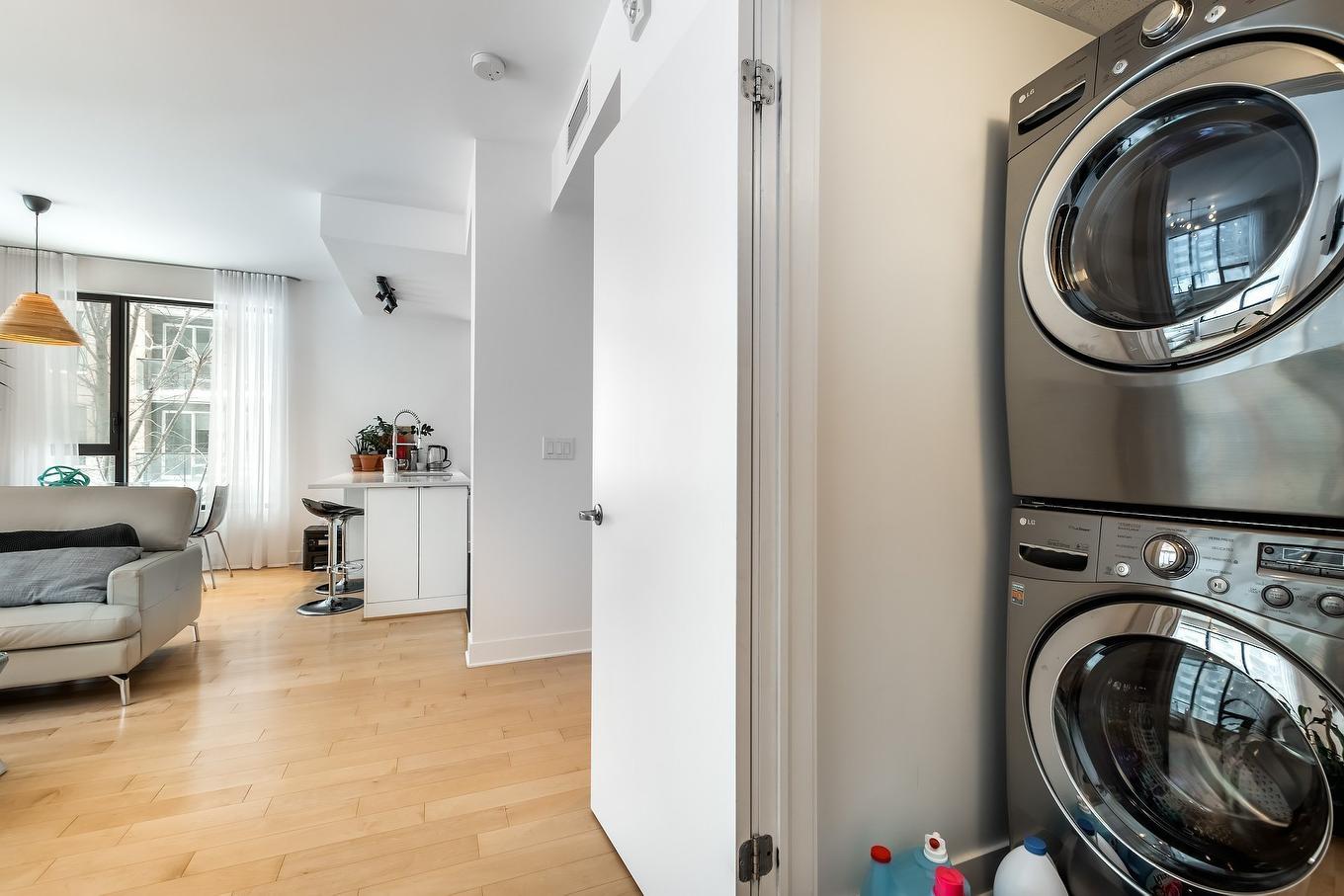 Salle de lavage - 211-7317 Av. Victoria, Montréal (Côte-Des-Neiges/Notre-Dame-De-Grâce), QC - Indoor Photo Showing Laundry Room