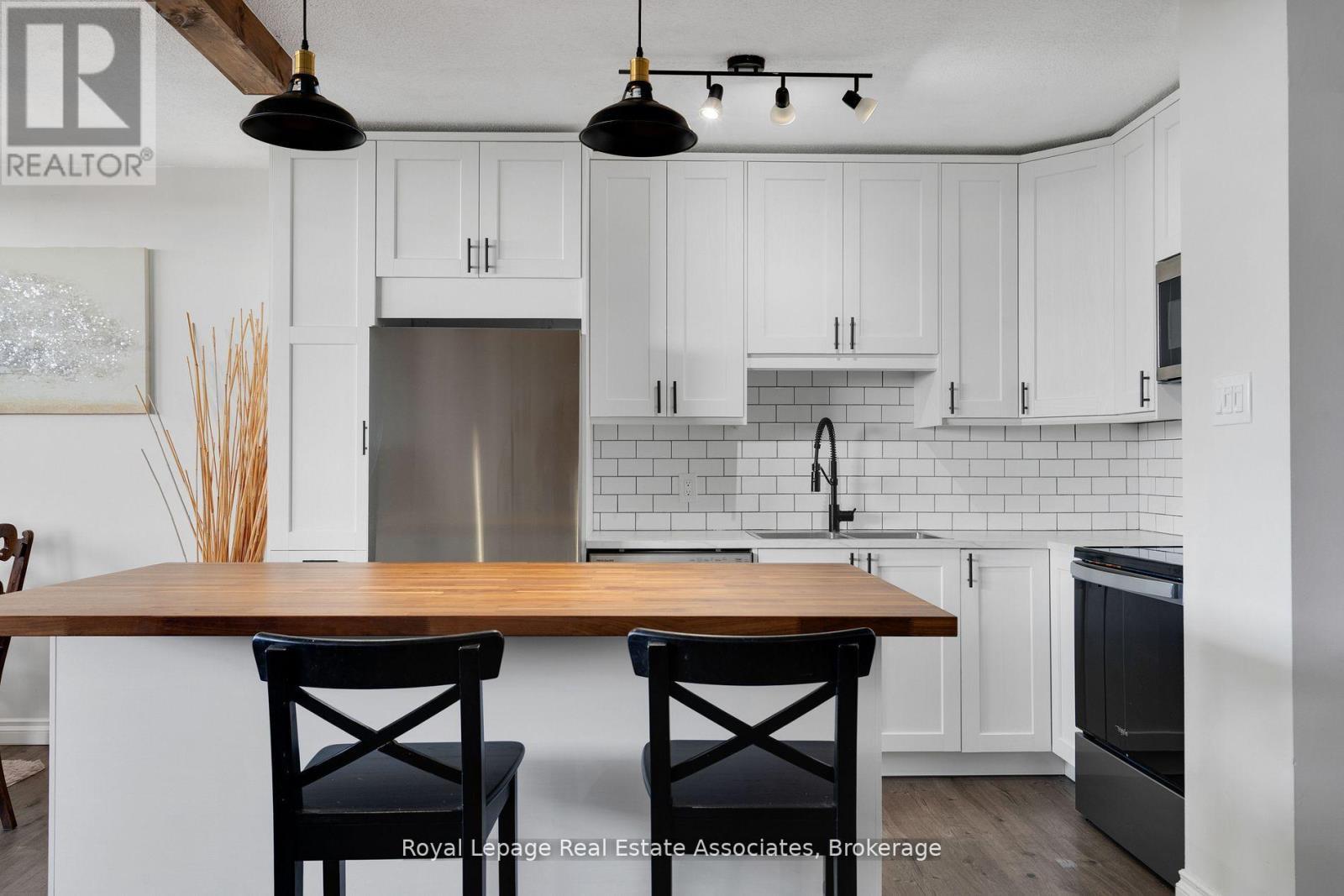 1204 - 215 Glenridge Avenue, St. Catharines, ON - Indoor Photo Showing Kitchen