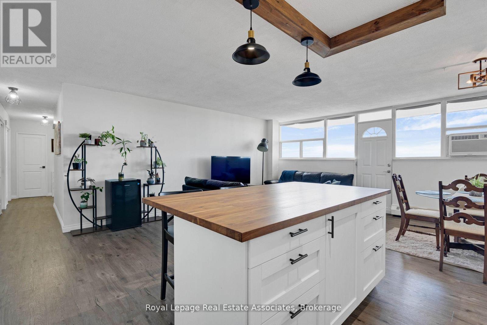 1204 - 215 Glenridge Avenue, St. Catharines, ON - Indoor