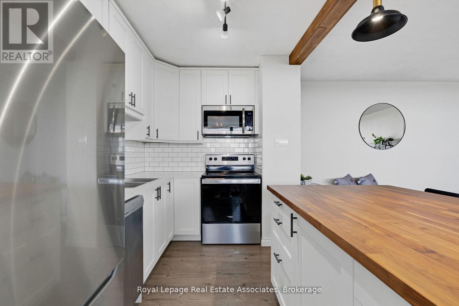 1204 - 215 Glenridge Avenue, St. Catharines, ON - Indoor Photo Showing Kitchen With Upgraded Kitchen