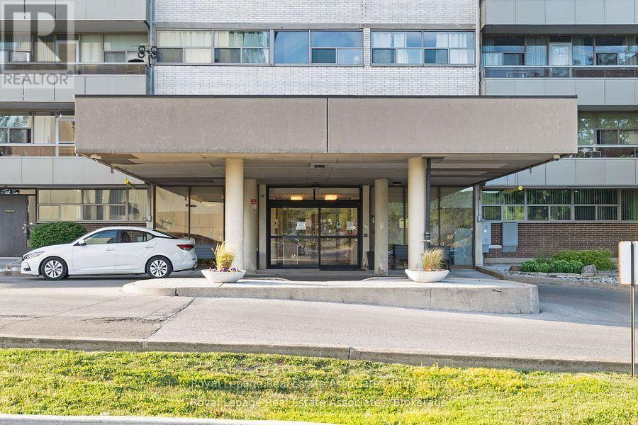 1204 - 215 Glenridge Avenue, St. Catharines, ON - Outdoor