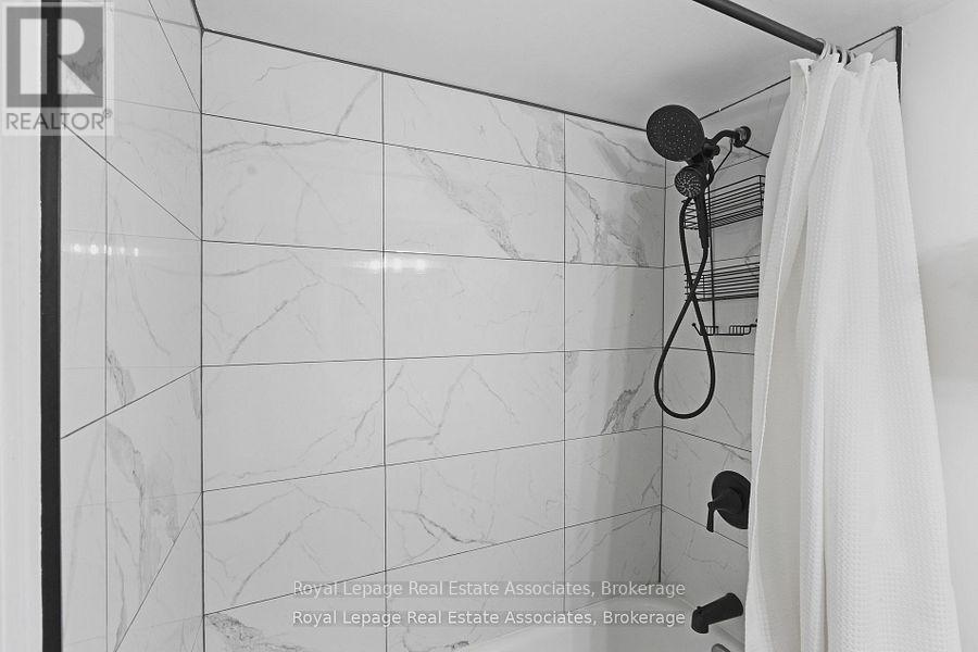 1204 - 215 Glenridge Avenue, St. Catharines, ON - Indoor Photo Showing Bathroom