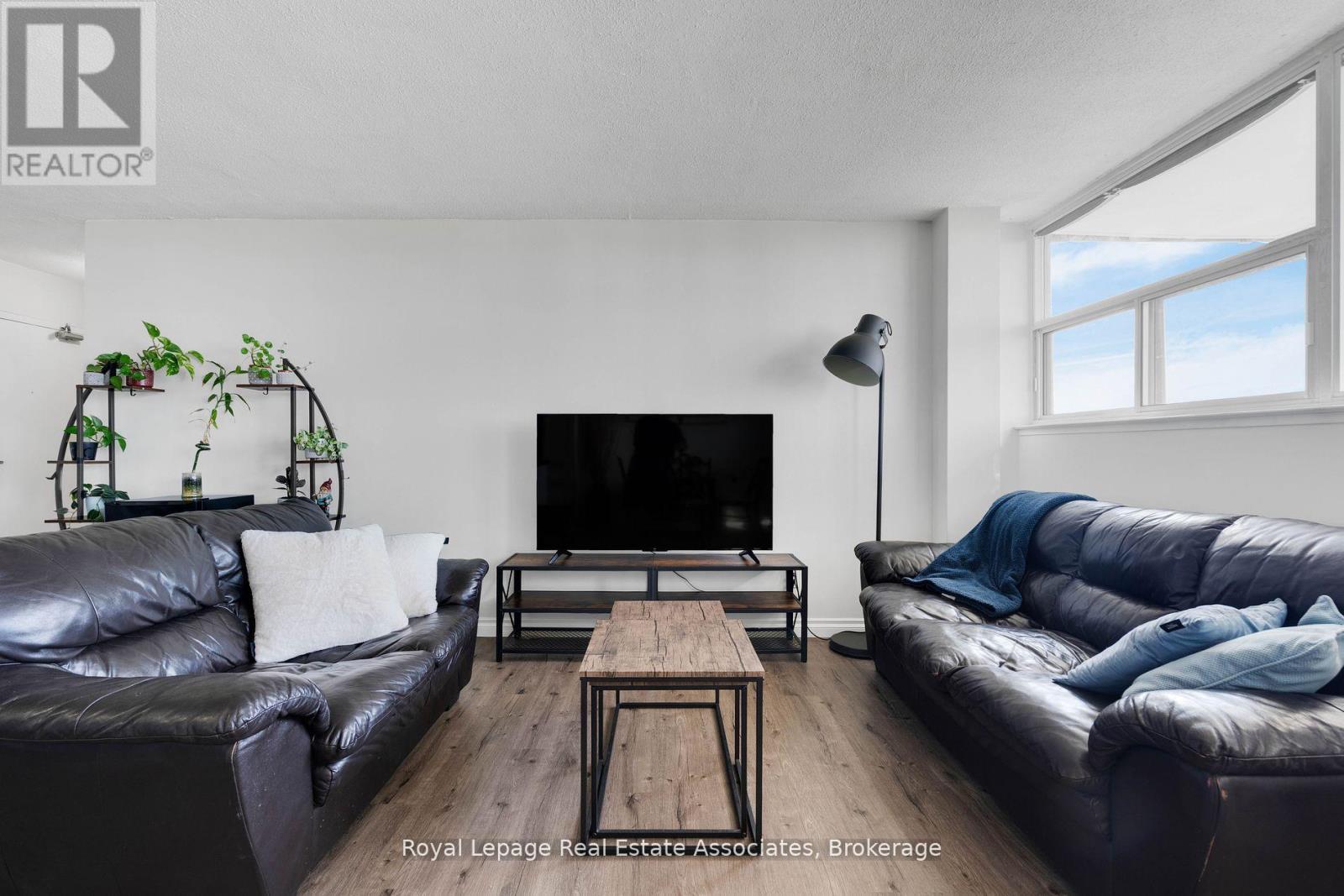1204 - 215 Glenridge Avenue, St. Catharines, ON - Indoor Photo Showing Living Room