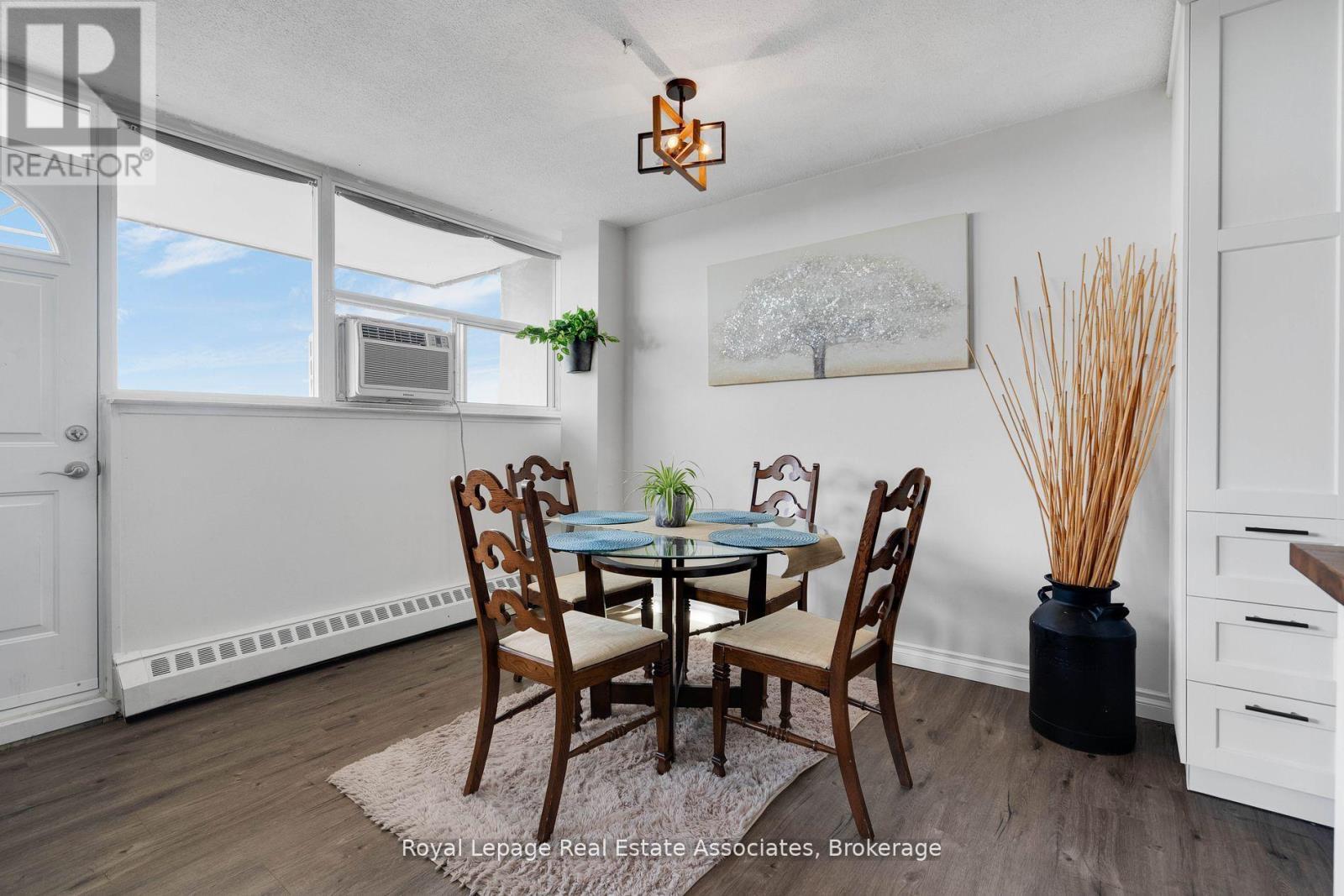 1204 - 215 Glenridge Avenue, St. Catharines, ON - Indoor Photo Showing Dining Room