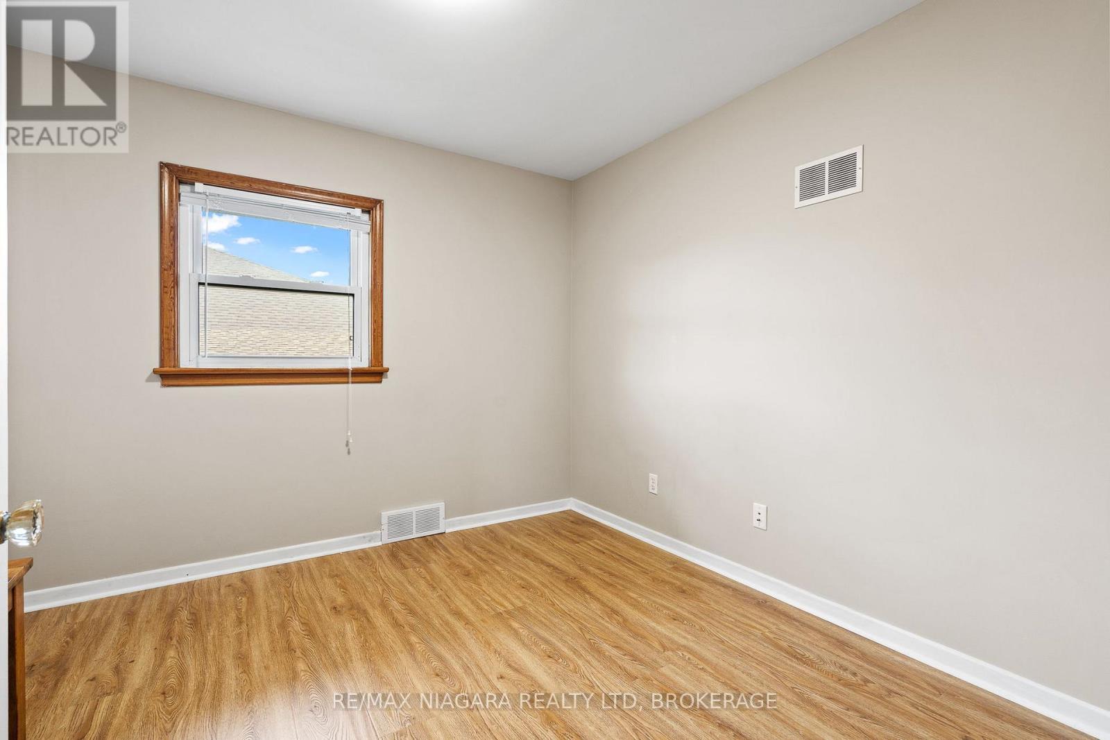 7 South Crescent, Port Colborne (Sugarloaf), ON - Indoor Photo Showing Other Room