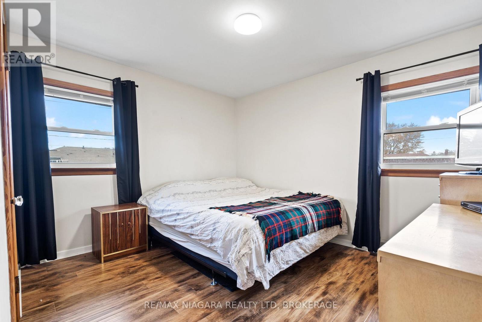 7 South Crescent, Port Colborne (Sugarloaf), ON - Indoor Photo Showing Bedroom